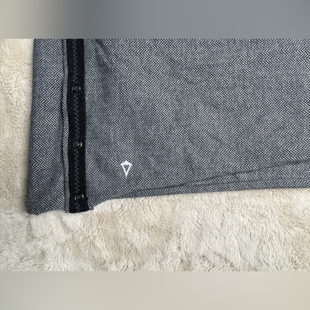 2 for $20// Ivivva Charcoal Wrap Scarf - Picture 4 of 6